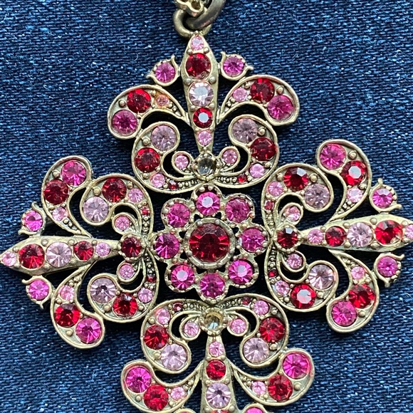 necklace with pink and ruby colored stones. - Picture 3 of 14
